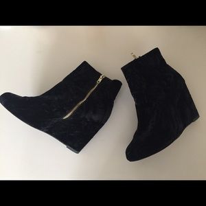 Wedge Booties in crushed velour